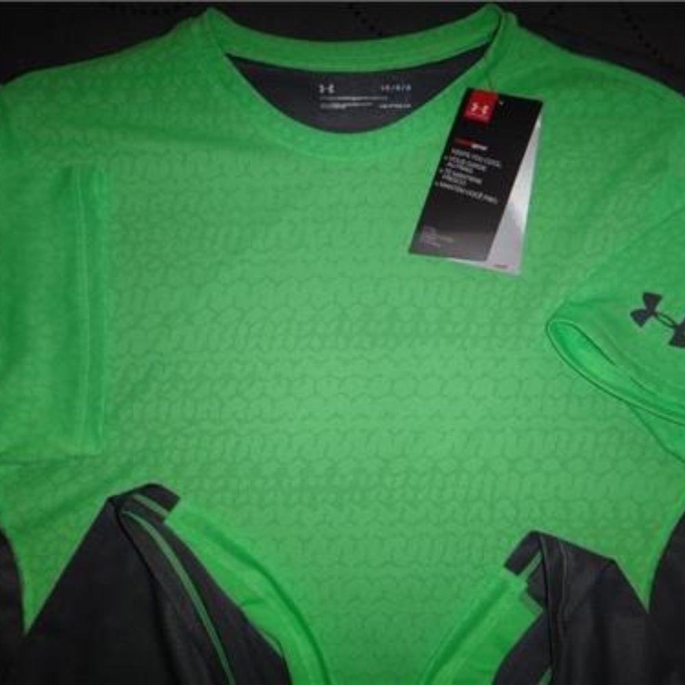 UNDER ARMOUR FITTED SHIRT SIZE XL OR L MEN NWT $29.99